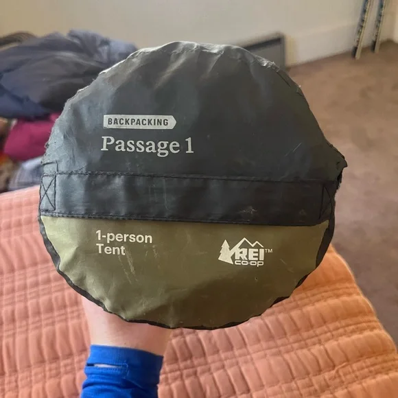 REI Passage 1 One Person Tent in Dark Green - Picture 3 of 5